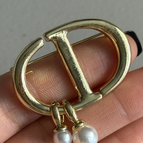 DOIR Gold Brooch with Pearls - Picture 1 of 5